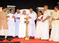 Bishop Joseph Karikkassery – Bishop of Kottappuram Diocese inaugurate the festival.