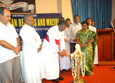 Bishop Mar Pauly Kannukkadan inaugurates the International Seminar.